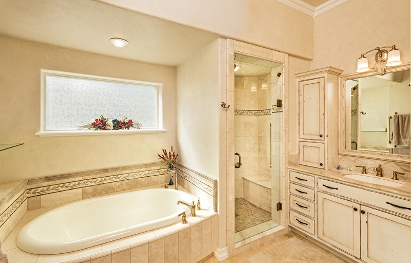 Master Tub and Steam Shower